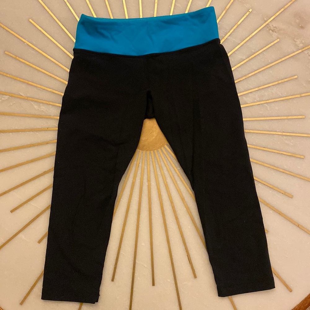 Lululemon cropped yoga pants